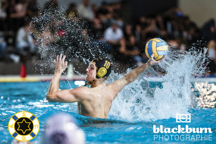 Elias Metten beim Schuss aufs Tor - Foto: Florian Blackburn