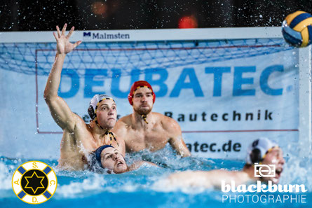 Elias Metten während der Center Verteidigung - Foto: Blackburn Photographie