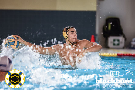 Joseph Enwnena während eines Torschuss - Foto: Florian Blackburn