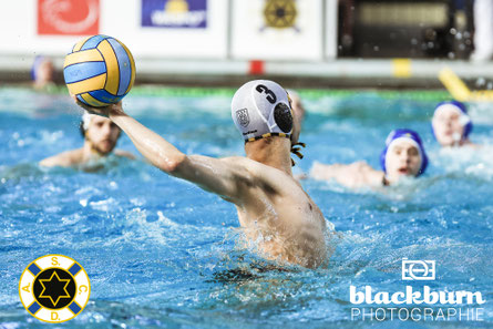 Vukasin Simic im Angriff - Foto: Florian Blackburn