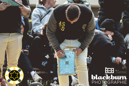 Vuk Vuksanovic nimmt ein Timeout - Foto: Florian Blackburn