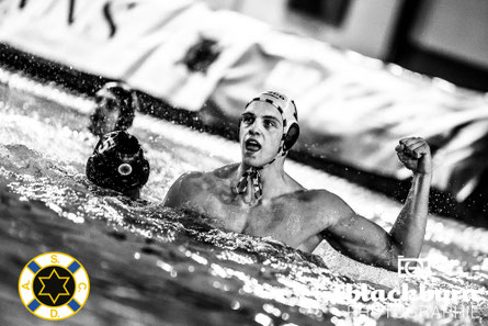 Elias Metten nach einem Tor - Foto: Florian Blackburn