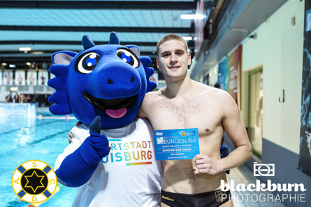 Vukasin Simic und DuBlu mit der MVP Plakette - Foto: Florian Blackburn