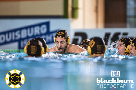 Unser Kapitän Robert Gergelyfi bei der Team-Ansprache - Foto: Florian Blackburn
