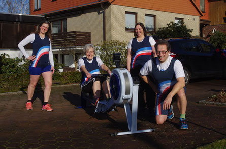 V. li. Dagmar Mortzfeld, Christel Langbehn (auf dem Ergo), Myriam Langbehn und Bert Langbehn belegten als Staffel beim Ergo-Marathon einen starken 2. Platz. Foto: Jürgen Mortzfeld