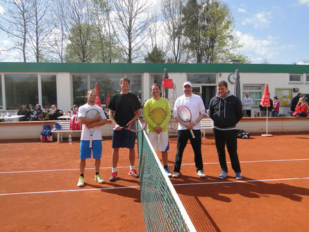 v.l.n.r.: Richard Stempnowski, Andreas Lingesleben, Maximilian Schmuck, Alexander Radulescu, Christian Albertshofer (Sportwart TCP & Schiedsrichter)