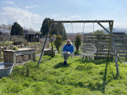 Vroenhoven - In de tuin van de Milleniumhoeve - ThP 230409