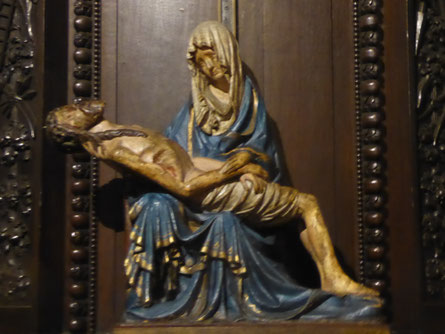 Maastricht Onze Lieve Vrouwebasiliek - Piëta, ca. 1400.