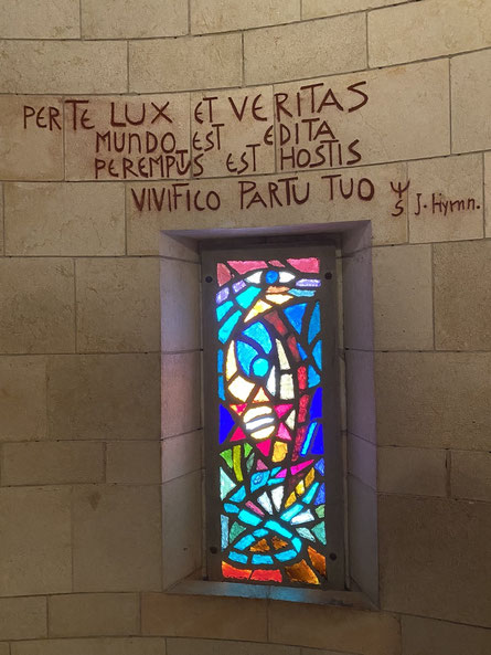 Israël - Basiliek van de Annunciatie - Versiering van de wenteltrap van de benedenkerk naar de bovenkerk - ThP 230602