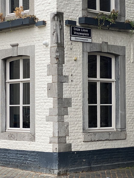 Maastricht - hoek Sint Bernardusstraat Onze Lieve Vrouweplein - Sint Bernardus - ThP 232029