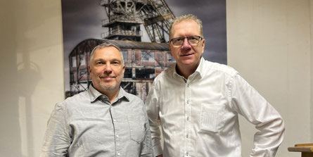 Markus Pliska (l.) und Andreas Ostdorf sind die Vorsitzenden des Fördervereins „Erhalt des Schachtgerüstes Ewald Fortsetzung Schacht 3“. © Iwen