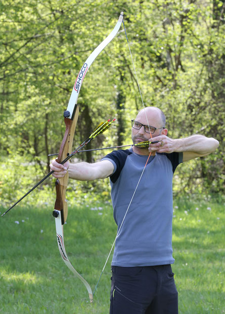 Andreas Nitsche von Naturnah Bogenschiessen beim intuitiven Bogenschiessen in der Natur