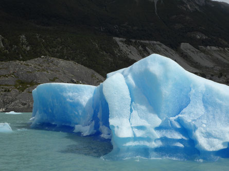                      Eisberge rechts und links... 