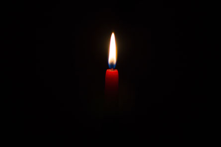 Kerze im Dunkeln 