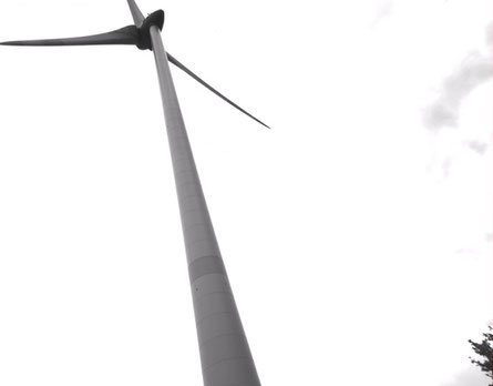 Berührungslose Betriebsschwingungsanalyse (Non-contact Operating deflection shape NC-ODS) an dem Turm einer Windenergieanlage