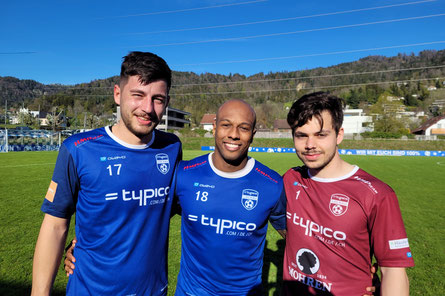 Die beiden Torschützen Fabio Feldkircher und Ygor Vieira mit Tormann Sandro Eichhübl