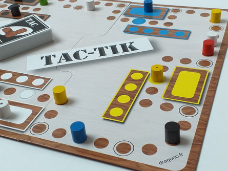 Jeu de société Tac-Tik Tournois concours tock petits chevaux canadiens stratégie familiale convivial