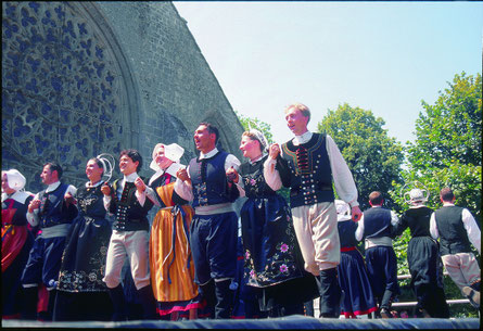 danseurs sur le podium- © CRT