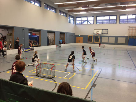Die U11 von Floorball Mainz fährt zum Saisonauftakt 2 Siege ein