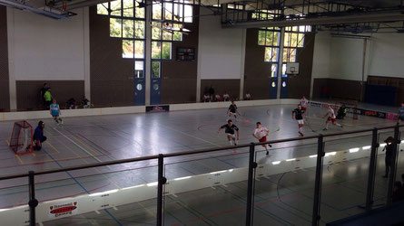 Spielszene Espenau Rangers gegen Lokalmatador Floorball Mainz