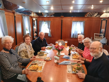 Mittagspause in der Kapitänsmesse Feuerschiff „Deutsche Bucht“ Emden