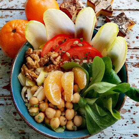 Salat mit fruchtigem Orangendreßing