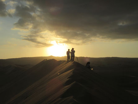 Sonnenuntergang auf der Düne in Huacachina