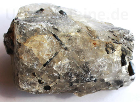 Turmalinquartz mit deutlich schwarzen Turmalin-Kristallen.