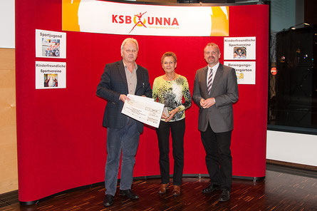 Von links: Klaus Stindt (KSB Unna), Gerlinde Zacharias, Dirk Wigant (Kreisdezernent)