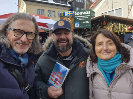 Max Hensler (mi.) mit Veronika Bellone (re) und Thomas Matla (li.) © Bellone Franchise Consulting GmbH
