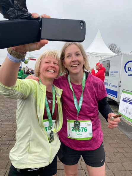 Ines Herm und Heike Wiemer waren gemeinsam auf der Halbmarathon-Strecke unterwegs.