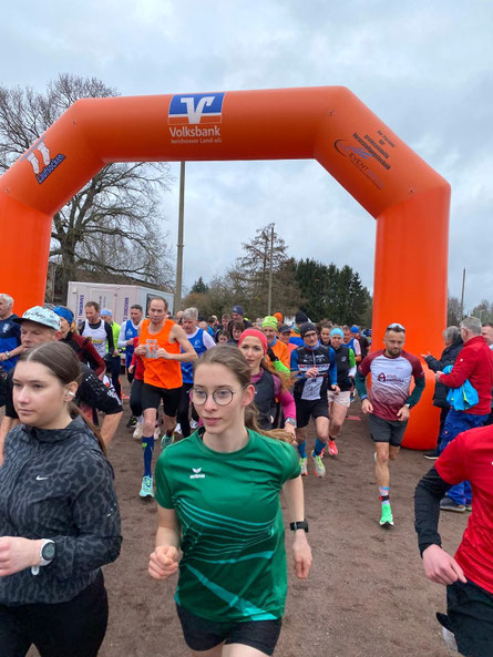 Mehr als 300 Sportler waren auf den vier Strecken des Bismarckturmlaufs unterwegs. Fotos: Falk Heidel/Alpha-Report