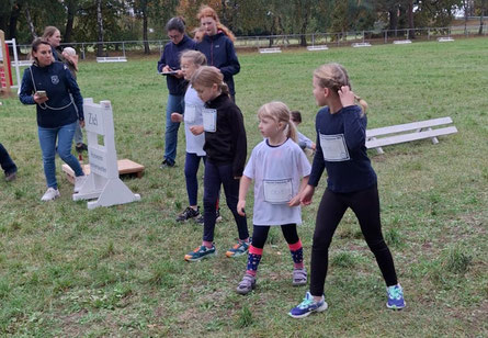 Start zum Vierkampf-Crosslauf 800 Meter in der AK U12.