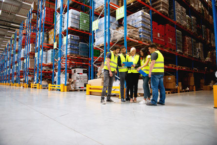 Externe Fachkraft für Arbeitssicherheit der Ullertec GmbH bei einer Betriebsbegehung in Castrop-Rauxel – Beratung und Betreuung nach DGUV Vorschrift 2