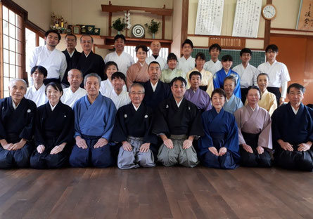 東京都にある青梅市弓道連盟の2019年初射会（新年射会）集合写真です。
