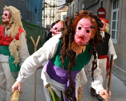 Merdeiro. Web omerderiro.org Asociación Etnográfica 'A Merdeira' Casco vello Vigo