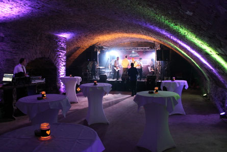 Veranstaltung, Event, Tiefkeller, Weinkeller, Stehtische, Schloss Arenfels, 