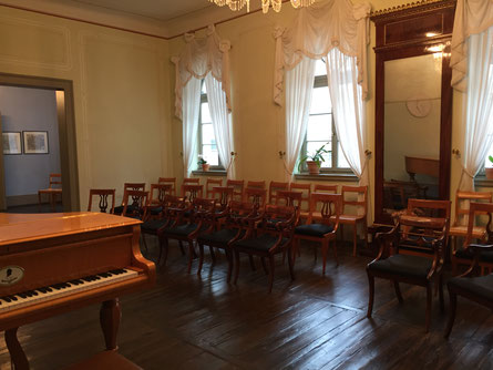 Musiksalon, wie ein Haus-Konzert! 音楽サロン、まさにハウス・コンサートのようです!