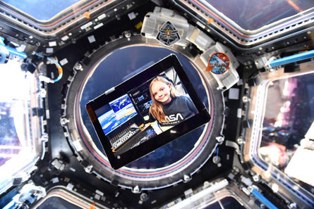 Isabelle Payne in der Copula, wenn auch nur virtuell - Credits: NASA, AMSAT-UK