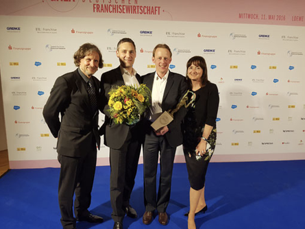 «4.Green Franchise Award»,  Roger Krog & Stéphan Bihler, SCHMIDT Küchen GmbH & Co.KG (mit Bellone/Matla) © Bellone Franchise Consulting GmbH