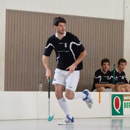 Anders als beim Basketball muss ein Floorball Center nicht zwei Meter groß sein - einige sind es trotzdem.