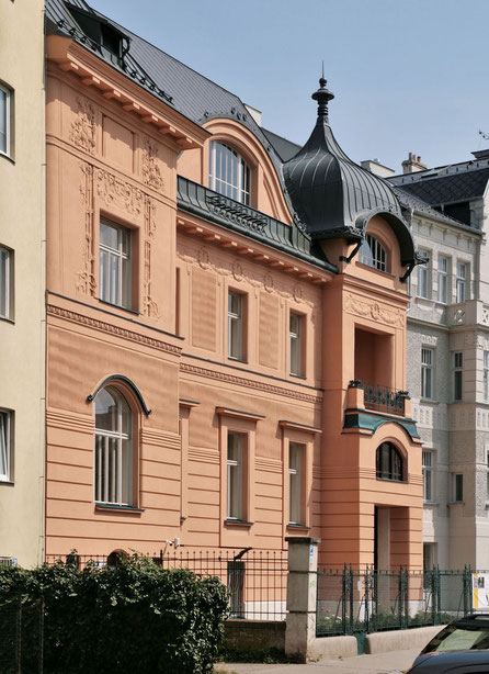 Brno, Casa Alfred und Marianne Löw-Beer. Foto: Martin Strachoň / Wikimedia Commons 2015; https://www.vilalowbeer.cz/de/ 