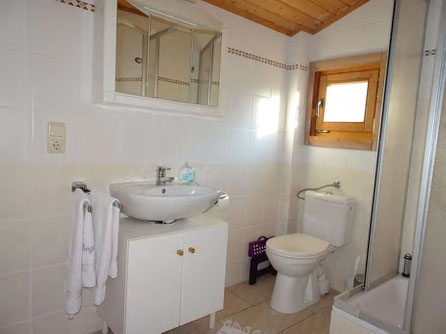 großzügiges Bad geräumig Naturstrand direkte Strandnähe Ferienhaus Heiterkite 