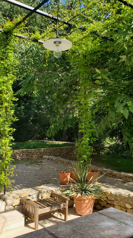 Rénovation, extension et surélévation d'une maison à Aix-en-Provence. 