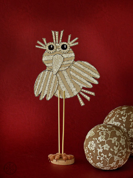 Exponattitel: Dekovogel BARTON - Größe: H 31 cm, B 16 cm - Art: Tuschemalerei auf Pappe - Signatur: datiert, signiert - Copyright by Emil Pelz 2018