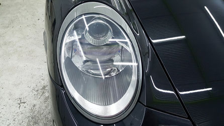 ９９７の助手席側のヘッドライトの黄ばみ除去後