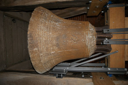 Eisenglocke der Königlich Preußischen Eisengießerei aus dem Jahre 1823 in Zabakuck