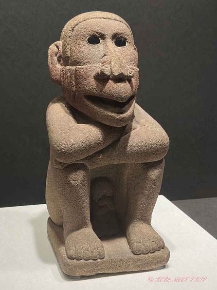 エエカトル神像　アステカ文明　1325～1521年　メキシコシティ出土　玄武岩