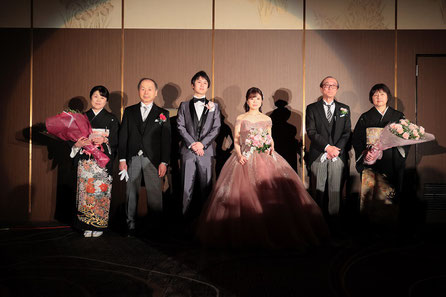 リーガロイヤルホテル大阪、大阪-神戸-京都での結婚式持ち込み、外注カメラマンは結婚式moviesへお任せください- 記録ビデオ撮影-撮って出しエンドロール-写真スナップ撮影が40000円から