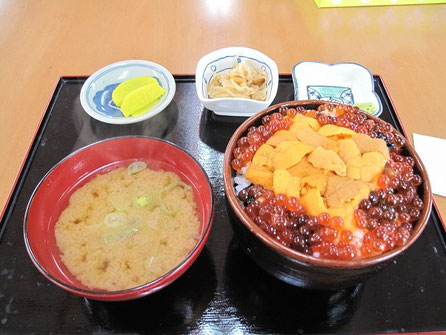 9:26  ウニ丼(1,890円）を戴きました。